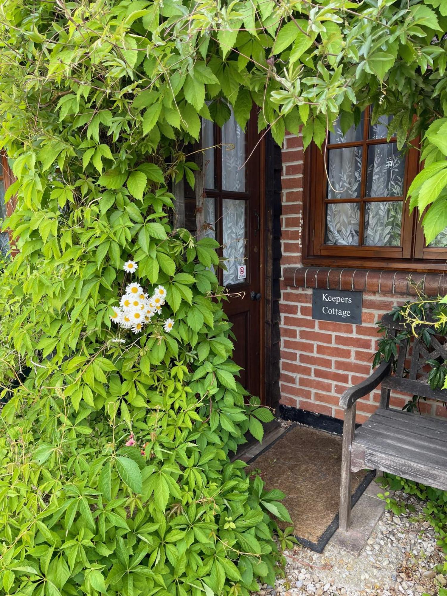 Keepers Cottage Wool Eksteriør billede